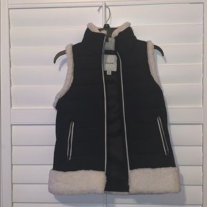 A black and white vest!